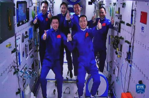 神舟十五号3名航天员顺利进驻中国空间站两个航天员乘组首次实现“太空会师”